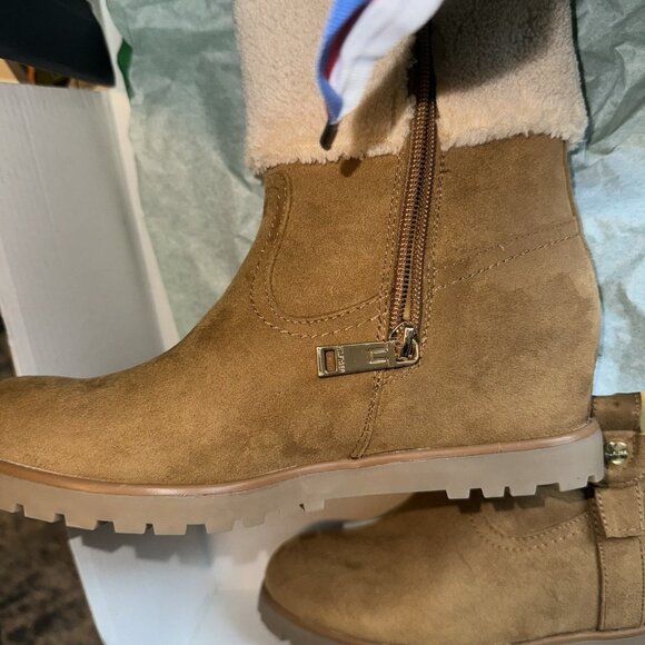 Tommy Hilfiger Soffia 2 Women’s Boots 6.5 NEW Fur Trim Tan Wedge - Picture 3 of 5